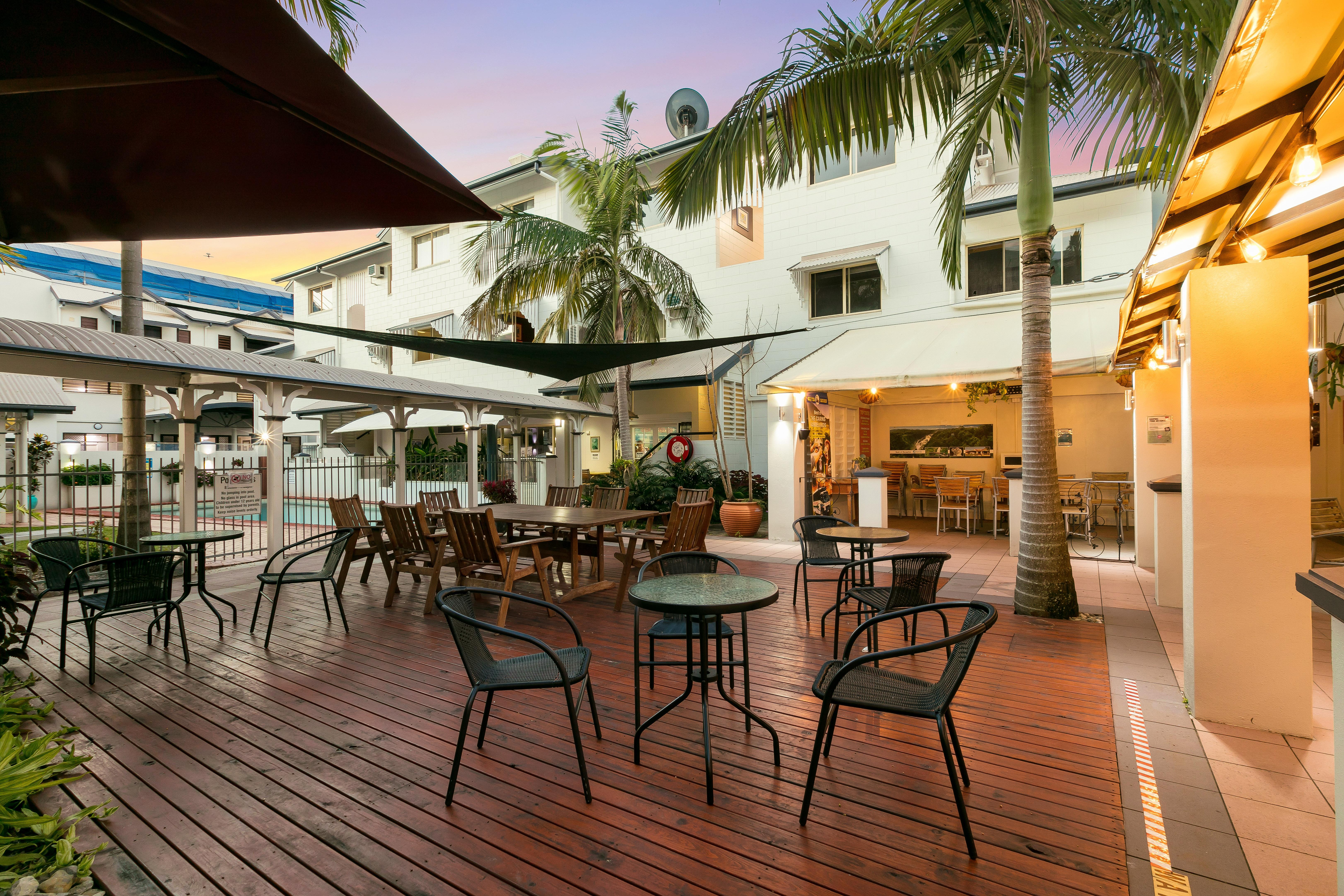 Мотель Cairns Queens Court Экстерьер фото