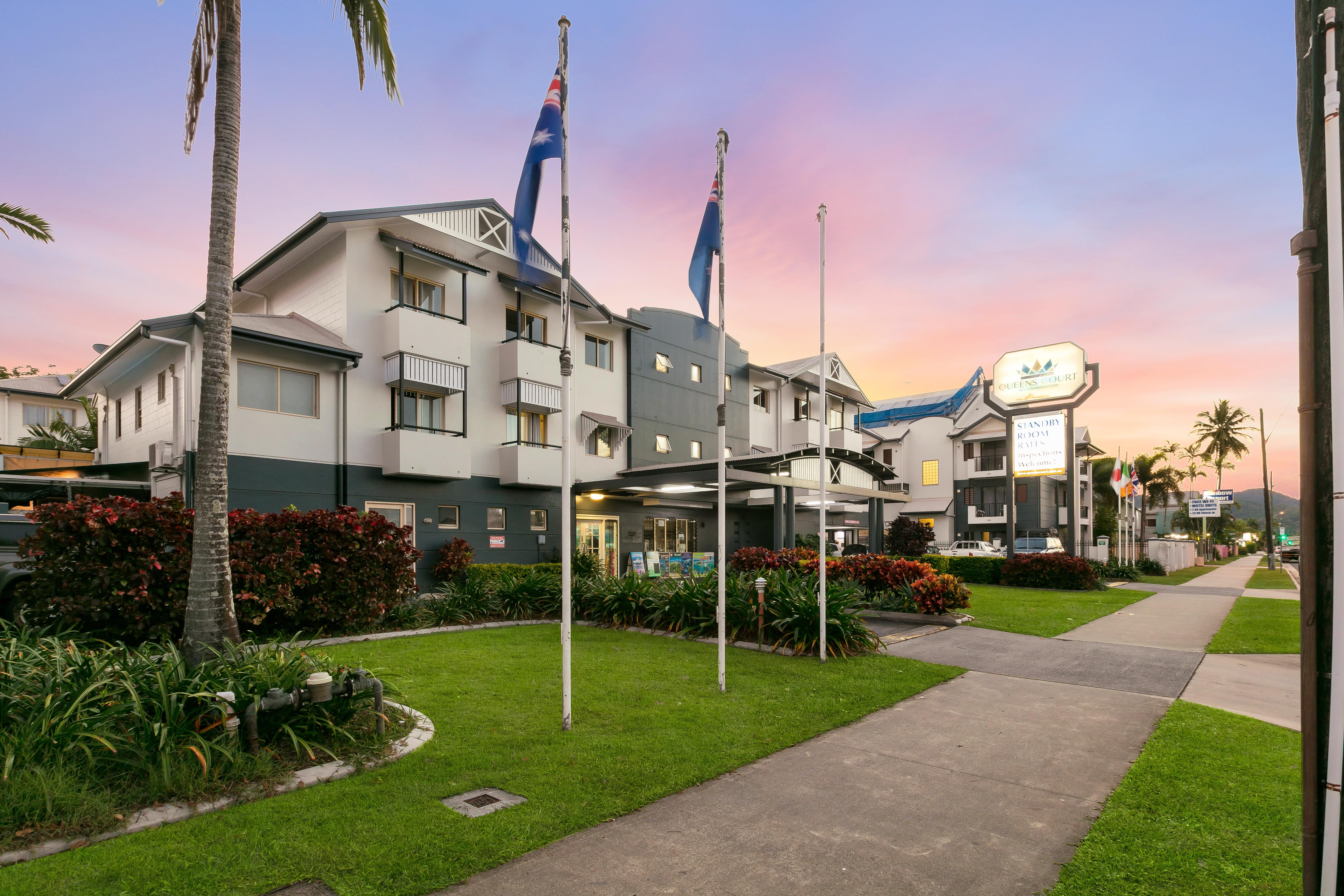 Мотель Cairns Queens Court Экстерьер фото