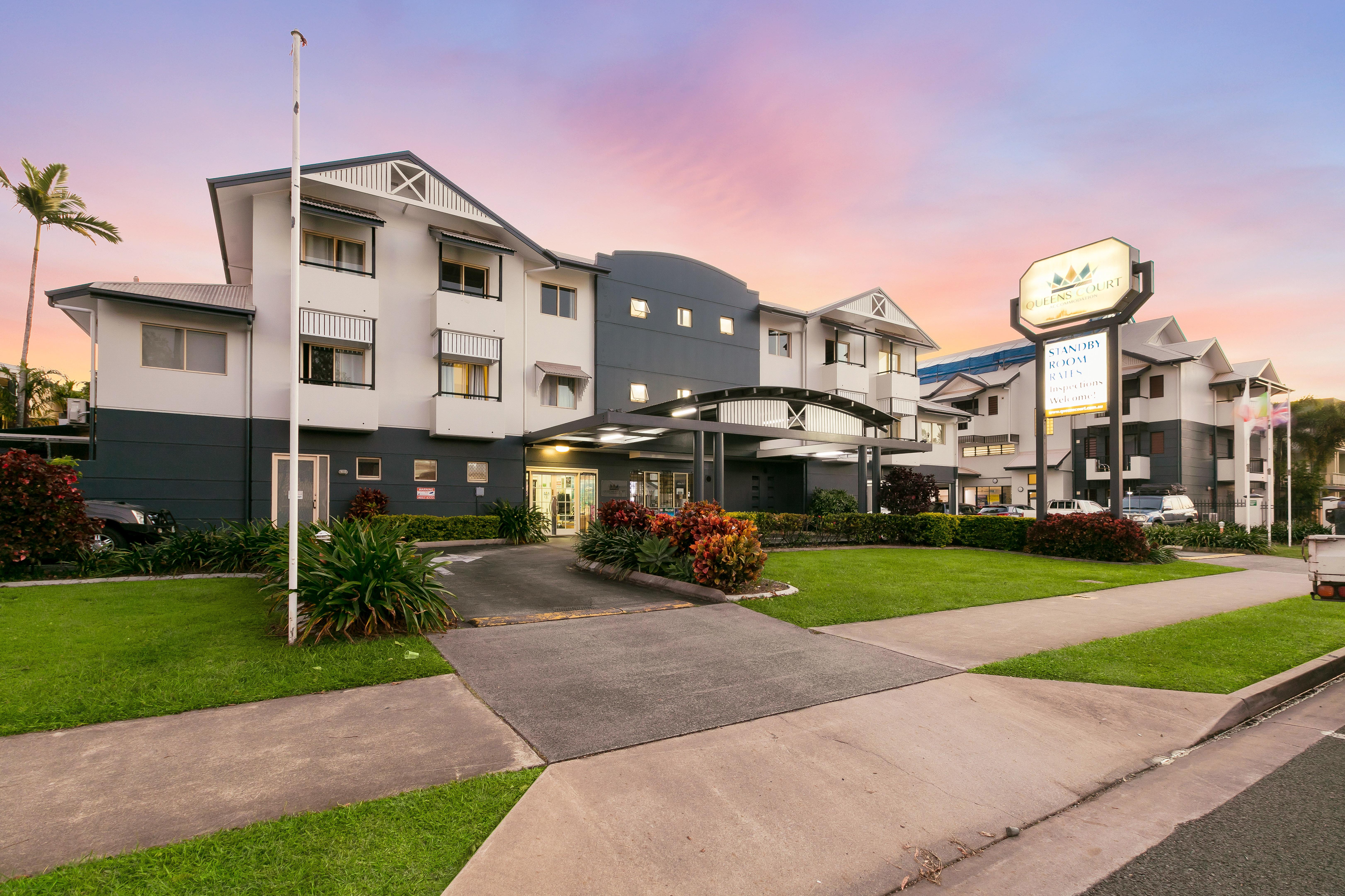 Мотель Cairns Queens Court Экстерьер фото