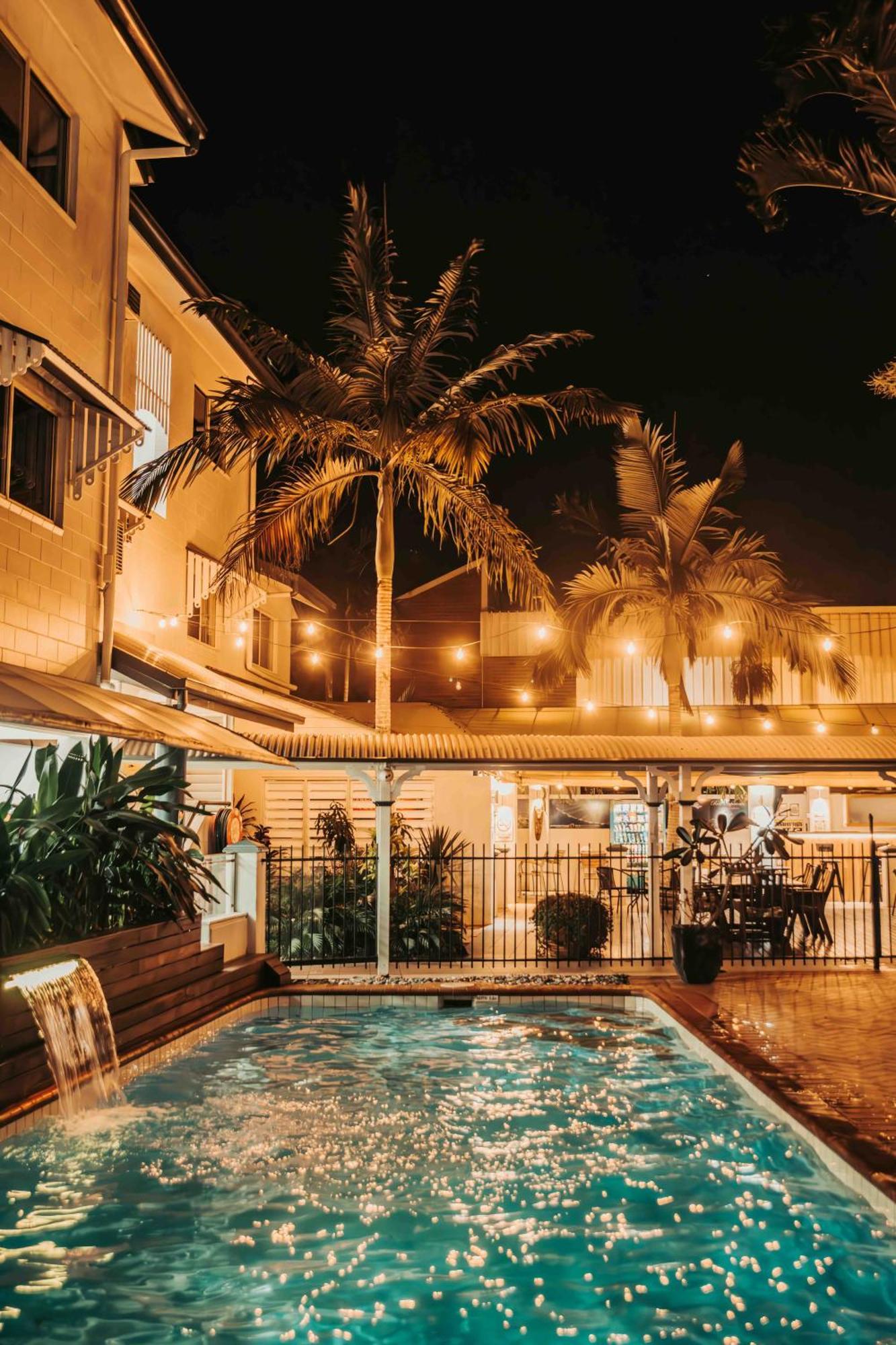 Мотель Cairns Queens Court Экстерьер фото